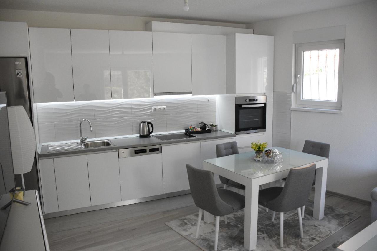 The White Apartment Мостар Екстер'єр фото